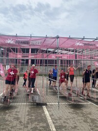 Das Team der Kleintierklinik in Ludwigsburg-Oßweil beim „Muddy Angel Run“ 2021